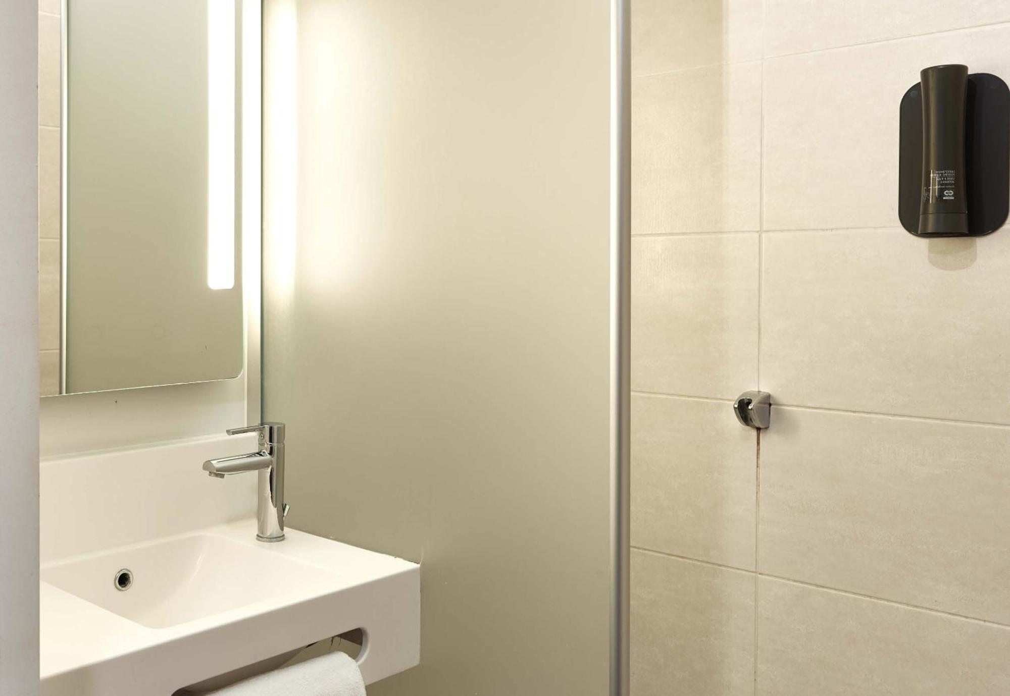 B&B Hotel Paris Gennevilliers Asnieres Buitenkant foto